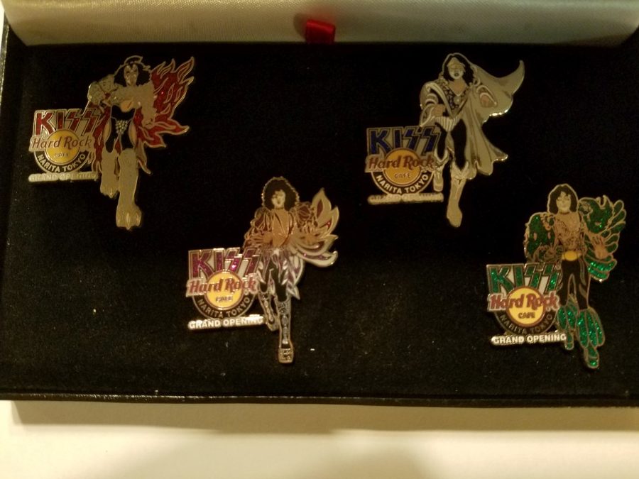 KISS 【HARD ROCK CAFE】 ピンバッジ 31個セット KISS Hard Rock Narita Tokyo Grand Opening Pin Set - KISS Addiction
